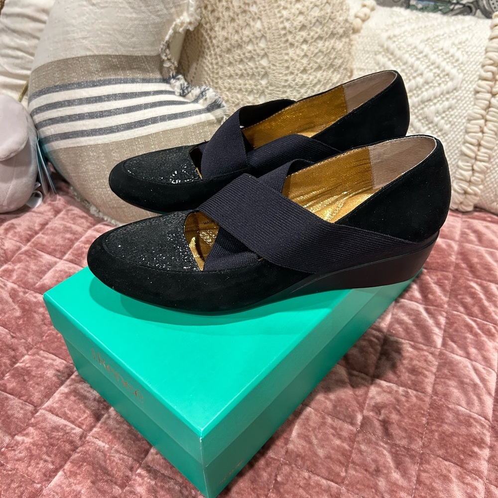J.Renee Black Wedge Shoes with Classic Design